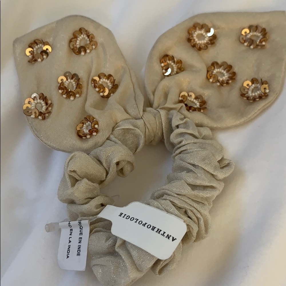 NWT Anthropologie Pearl Embellished Bow Srunchie